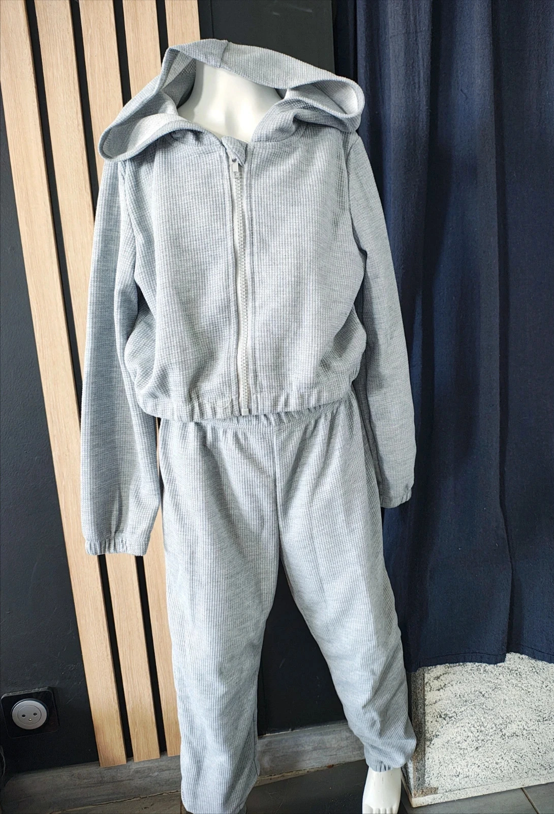 9 ans ensemble sport wear veste et bas Étiquette coupée